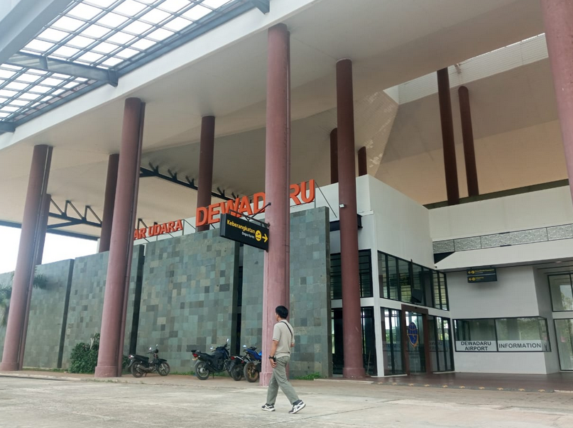bandara dewandaru karimunjawa